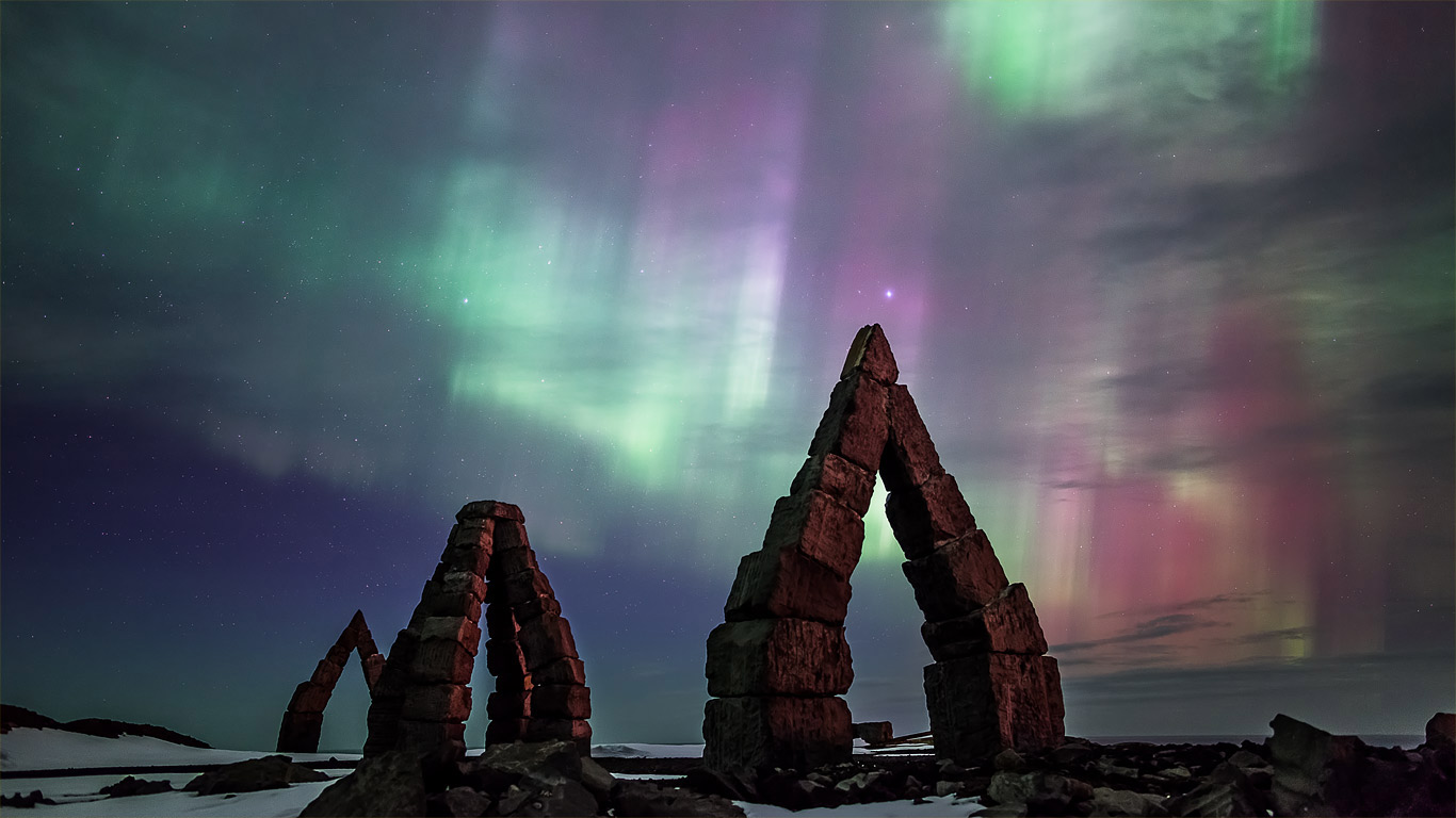 北极地区Raufarhöfn上空的斑斓极光，冰岛 (© Stian Rekdal/Nimia)(Bing China)