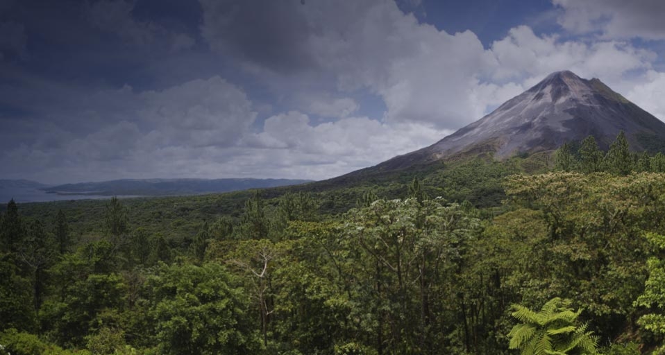 哥斯达黎加，阿雷纳火山 -- Radius Images/Photolibrary &copy; (Bing China)