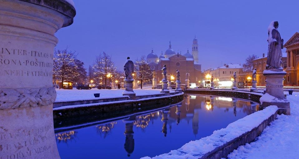 Prato della Valle in Padua, Italy (© SIME/eStock Photo) &copy; (Bing Canada)