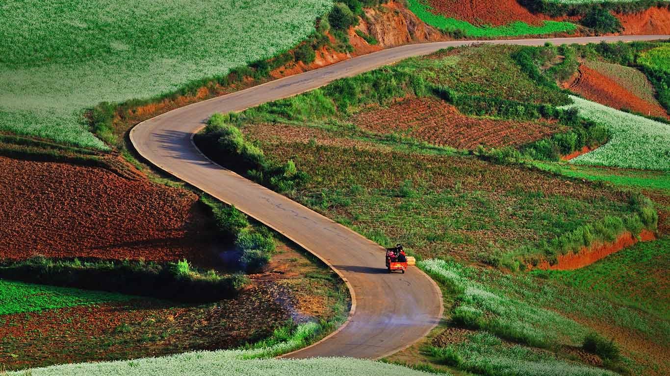 Rolling hills and red earth in Dongchuan, China (© Praphat Rattanayanon/Getty Images)(Bing Canada)