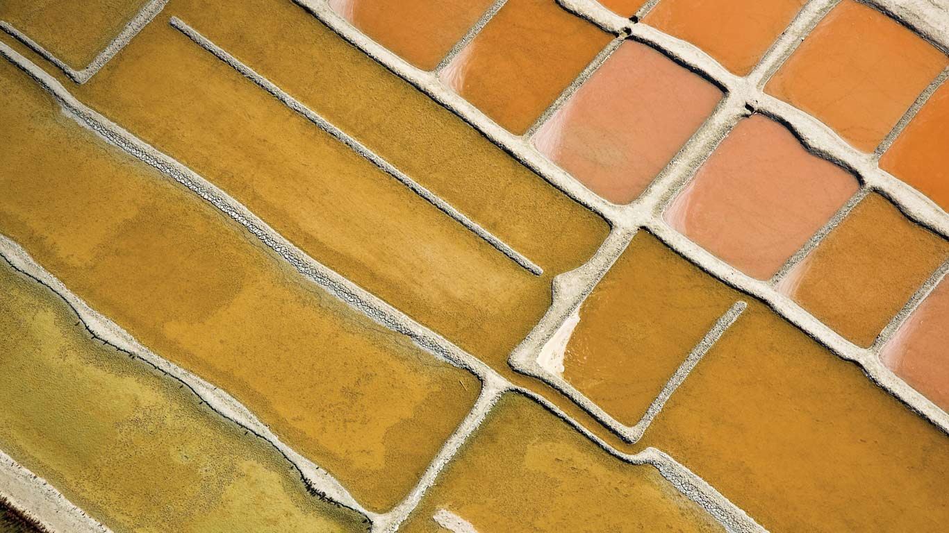 Marais salants à Ars-en-Ré, île de Ré, Charente-Maritime (© Francis Leroy/hemis.fr/Getty Images)(Bing France)
