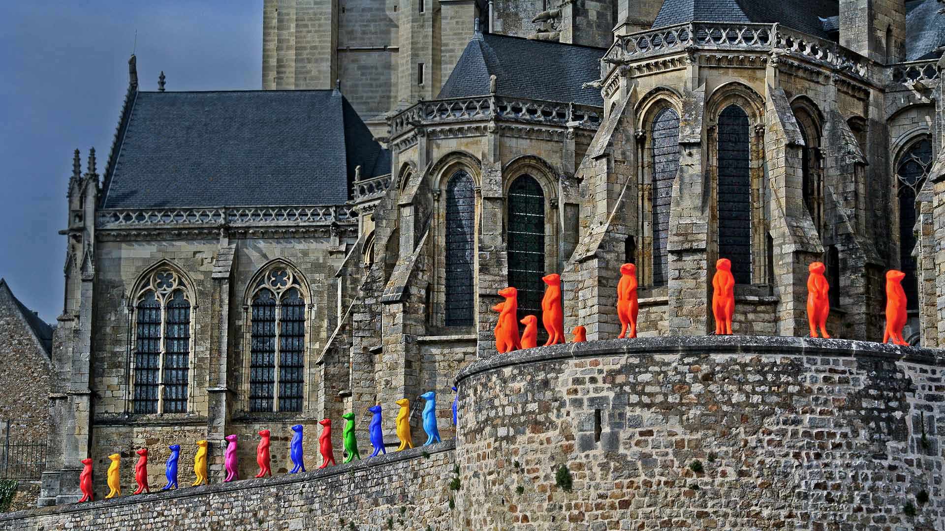 Cracking Art installation at Le Mans Cathedral in 2015, Le Mans, France (© Michel GILE/Gamma-Rapho via Getty Images)(Bing Canada)