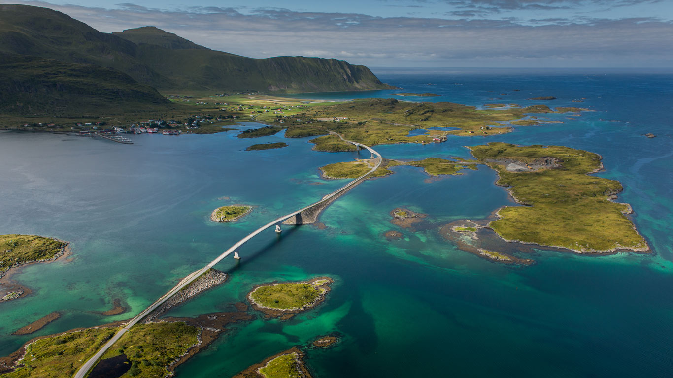 Bridge to the village of Fredvang on Moskenes Island in the Lofoten Islands, Norway (© Daniel Korzhonov/500px)(Bing Canada)