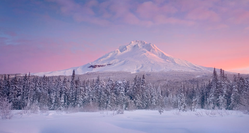俄勒冈州胡德山的日出 -- Marc Adamus/Aurora Photos &copy; (Bing China)