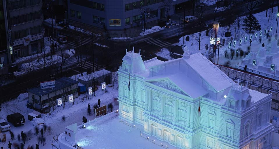 日本札幌雪节上的大型雪雕 -- JTB Photo/Photolibrary &copy; (Bing China)