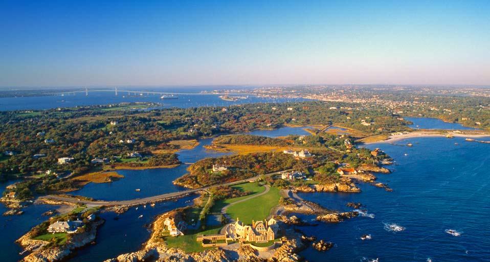 Aerial view near Ocean Drive in Newport, Rhode Island (© Massimo Borchi/4Corners)(Bing Canada)