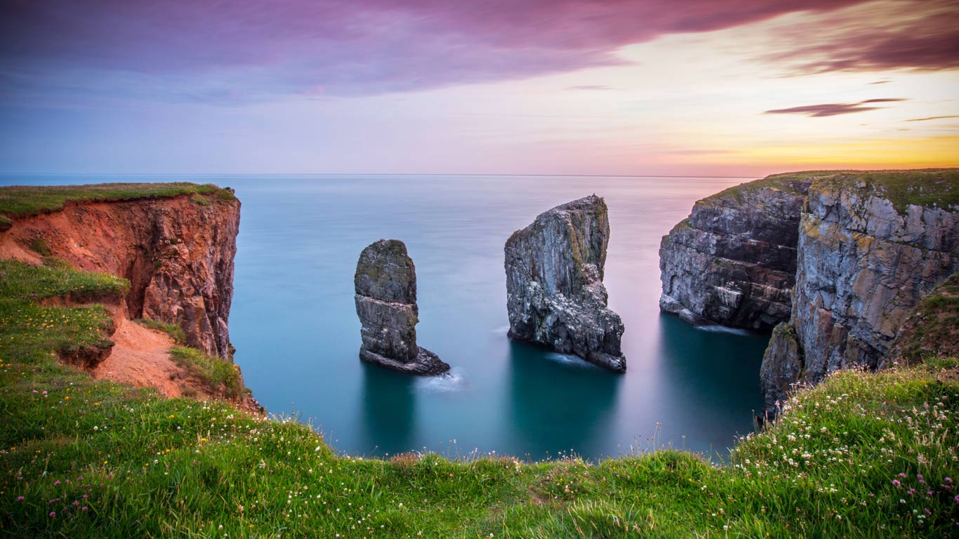 ｢スタック・ロックス｣イギリス、ウェールズ (© James Davies/Alamy Stock Photo)(Bing Japan)