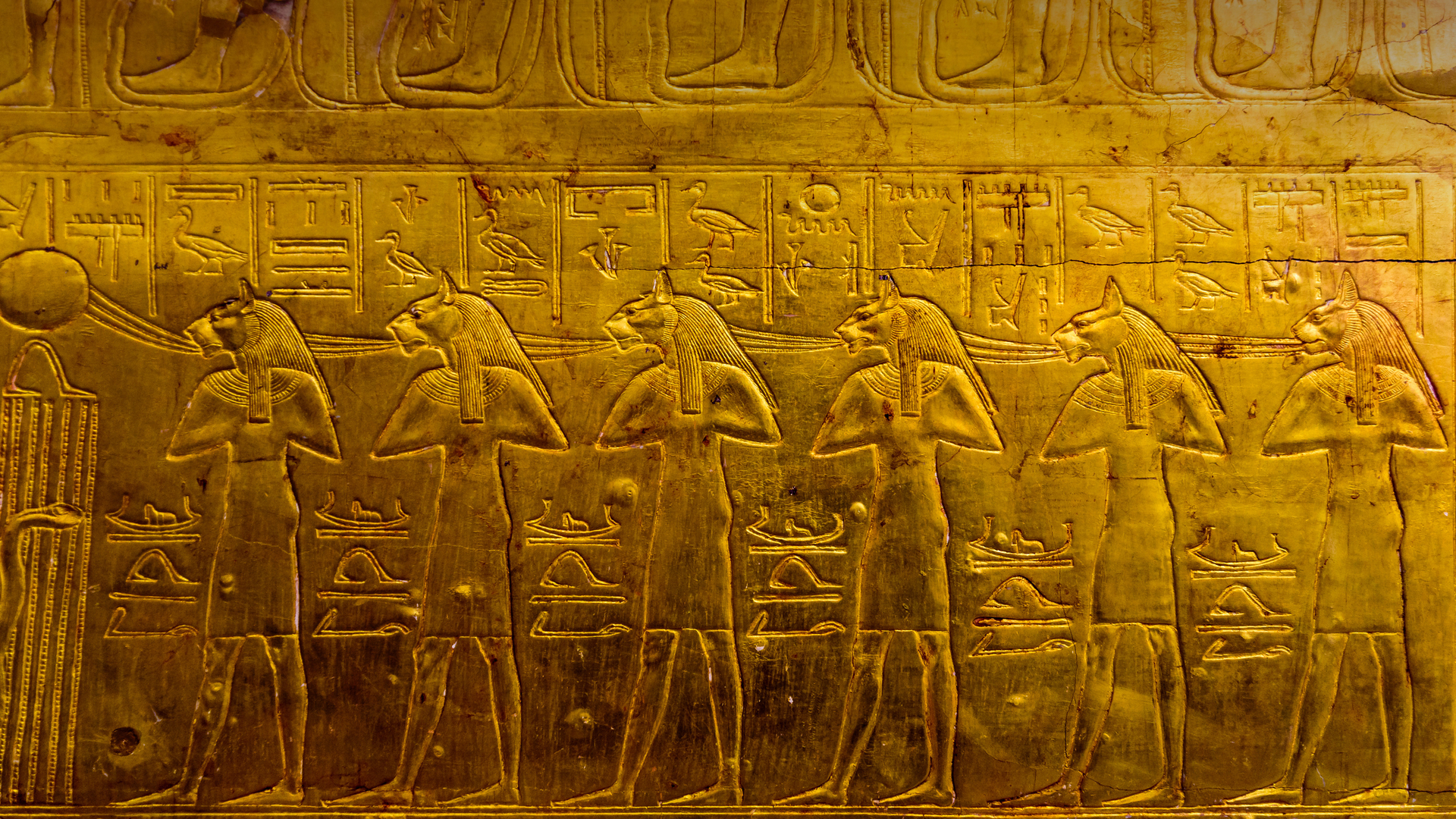 Divinità raffigurate sulla tomba di Tutankhamon al Museo Egizio del Cairo, Egitto (© Stefan Lippmann/Universal Images Group via Getty Images)(Bing Italia)