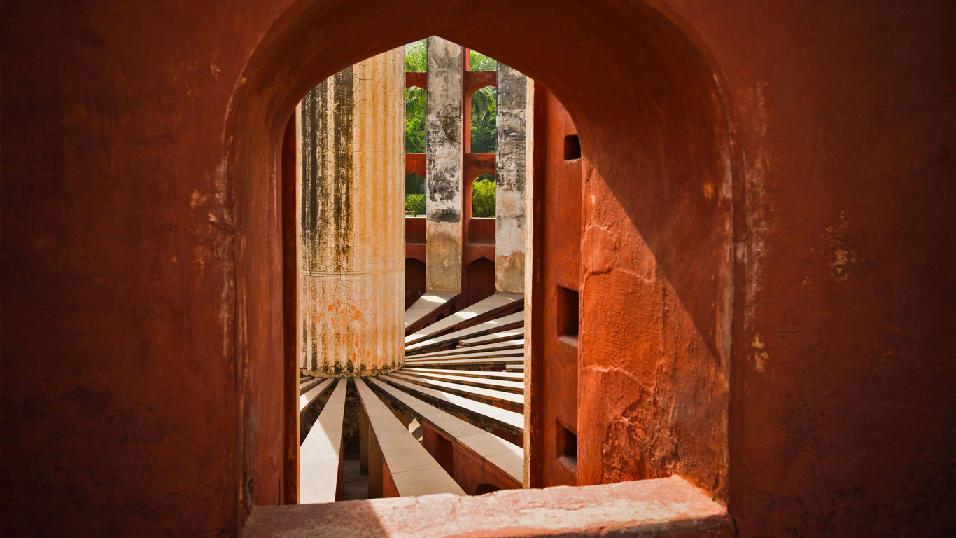 简塔·曼塔天文台建筑群的一部分，印度新德里 (© Uniquely India/Getty Images)(Bing China)