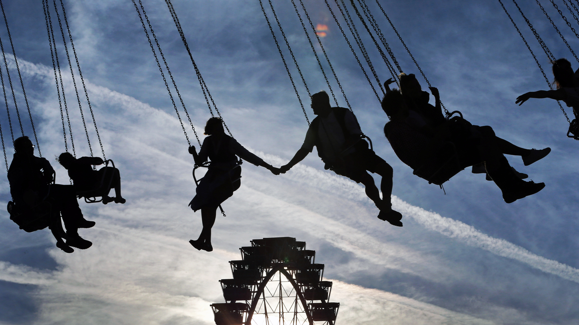 Oktoberfest visitors in Munich, Germany (© Karl-Josef Hildenbrand/Getty Images)(Bing Canada)