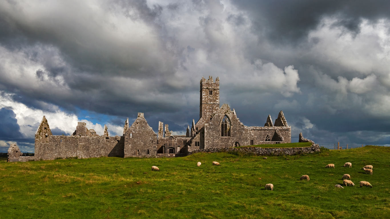 Ross Errilly Friary，爱尔兰戈尔韦郡 (© plainpicture)(Bing China)