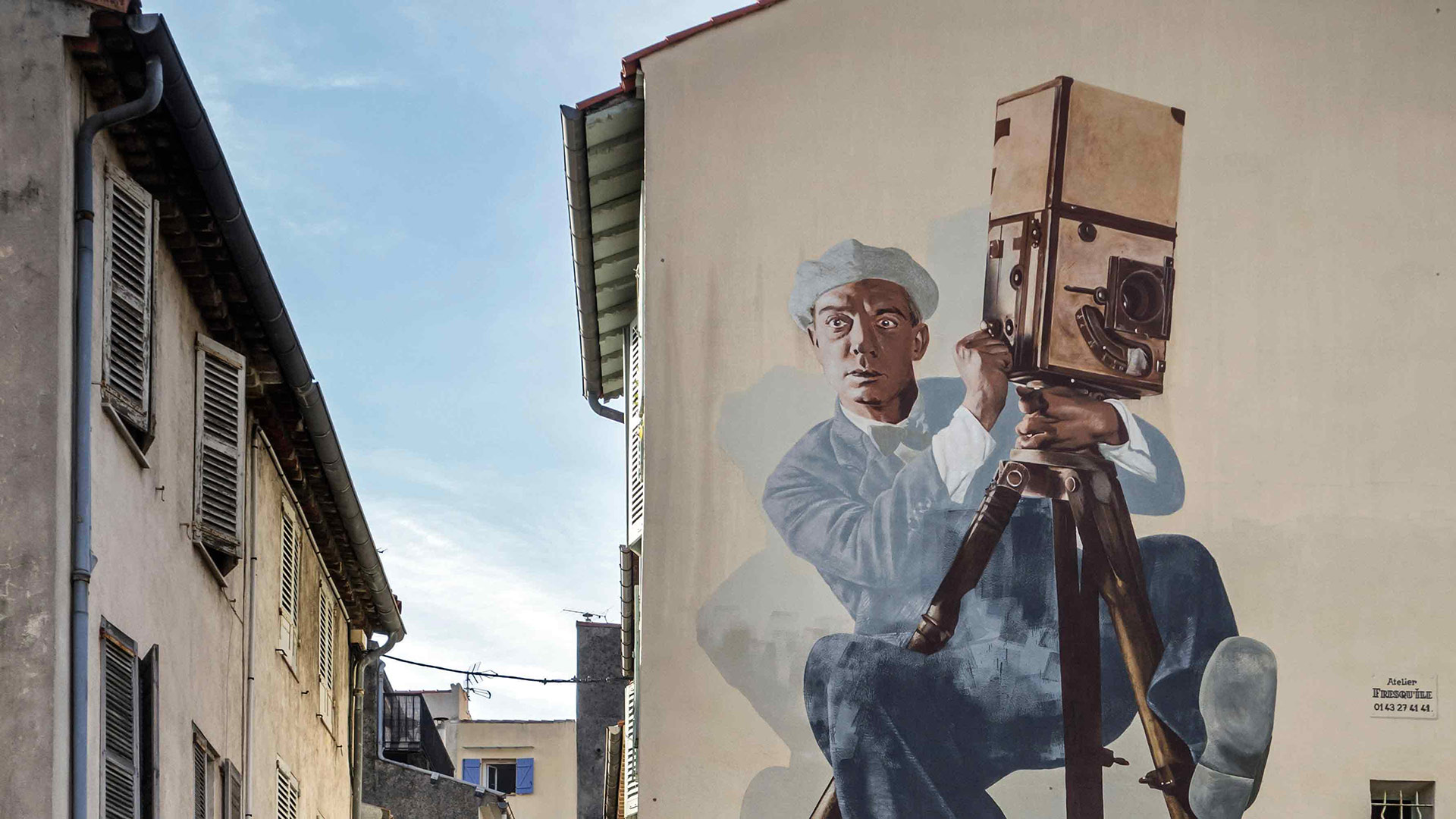 Fresque representant Buster Keaton, le cameraman, Cannes (© Arterra Picture Library/Alamy Stock Photo)(Bing France)