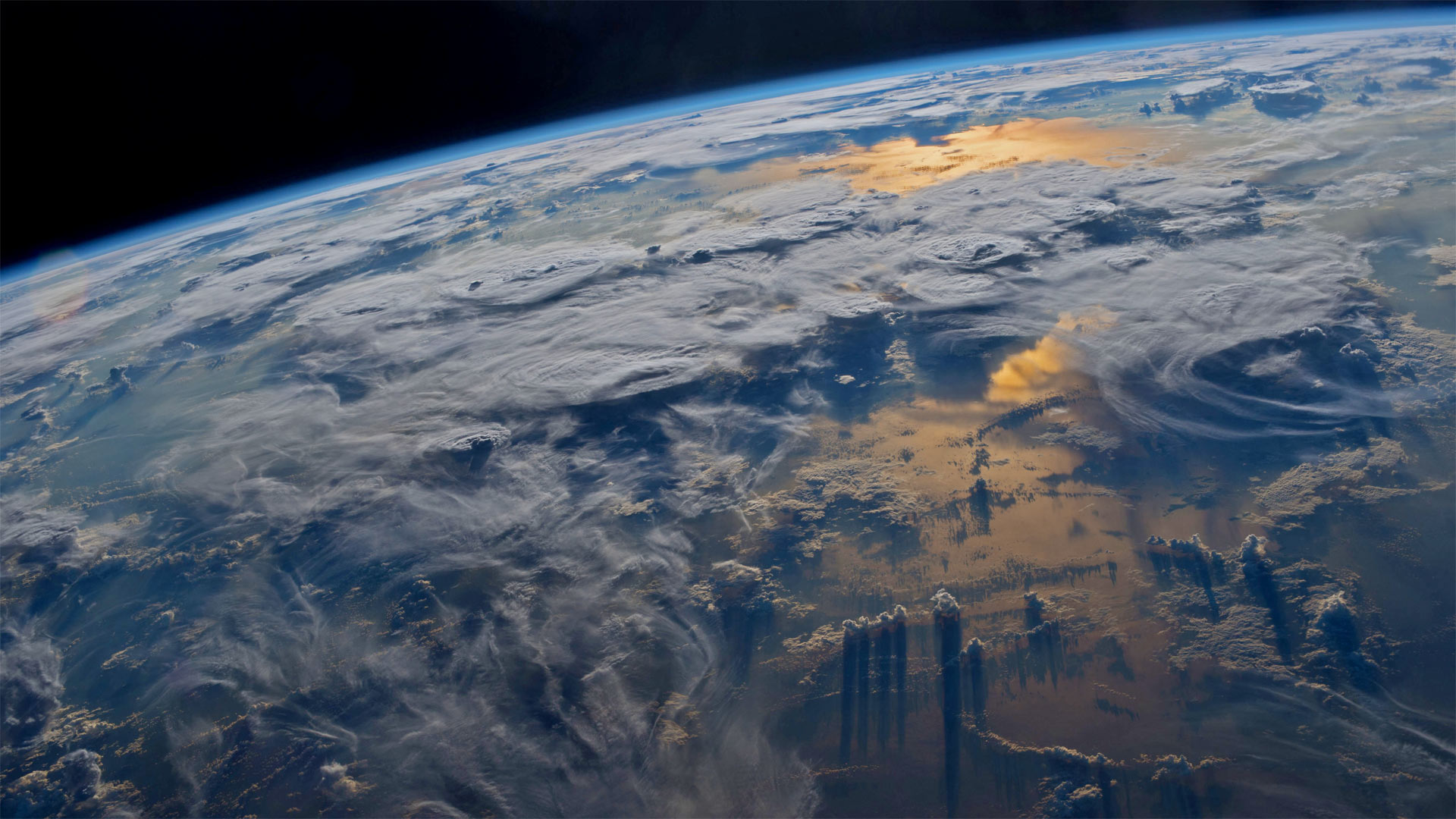 宇航员杰夫·威廉姆斯在国际空间站拍摄到的地球 (© Jeff Williams/NASA)(Bing China)