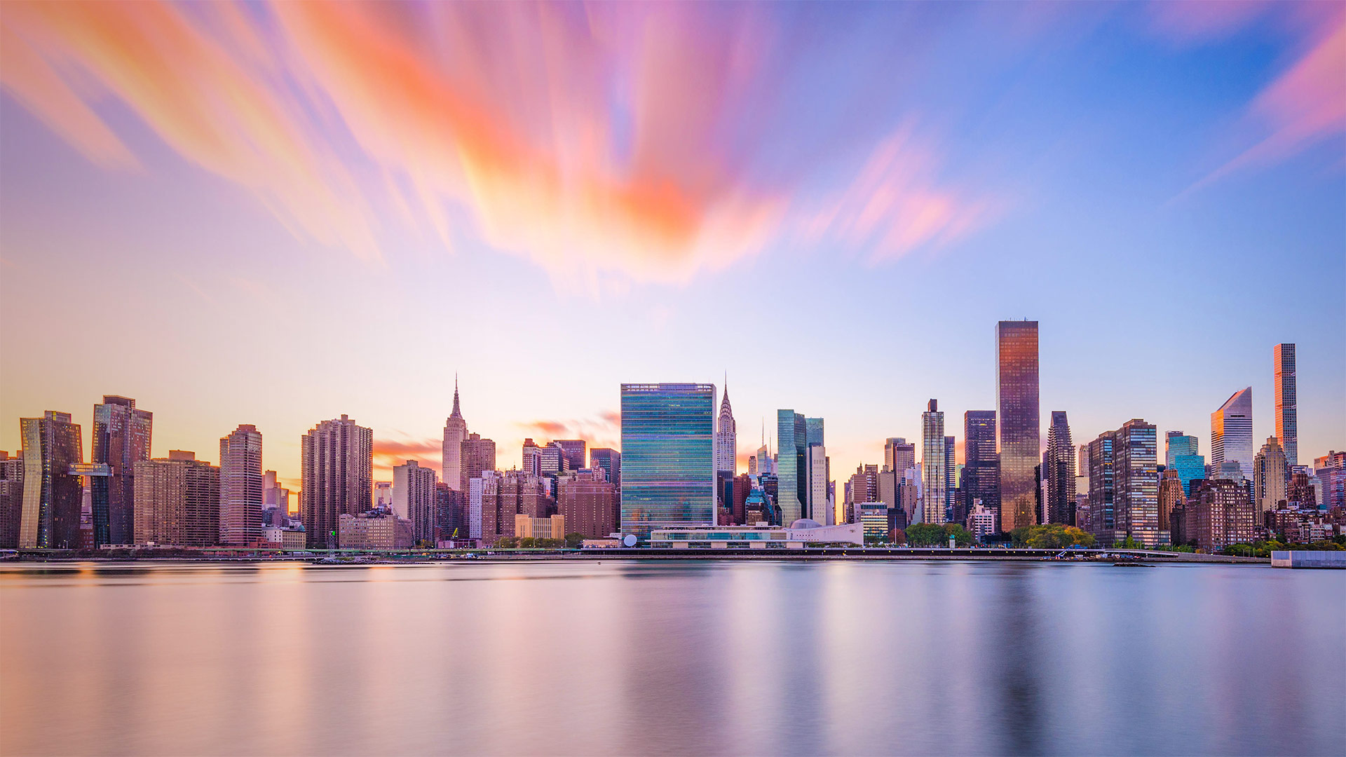 纽约市的天际线与联合国总部大楼 (© Sean Pavone/Alamy)(Bing China)