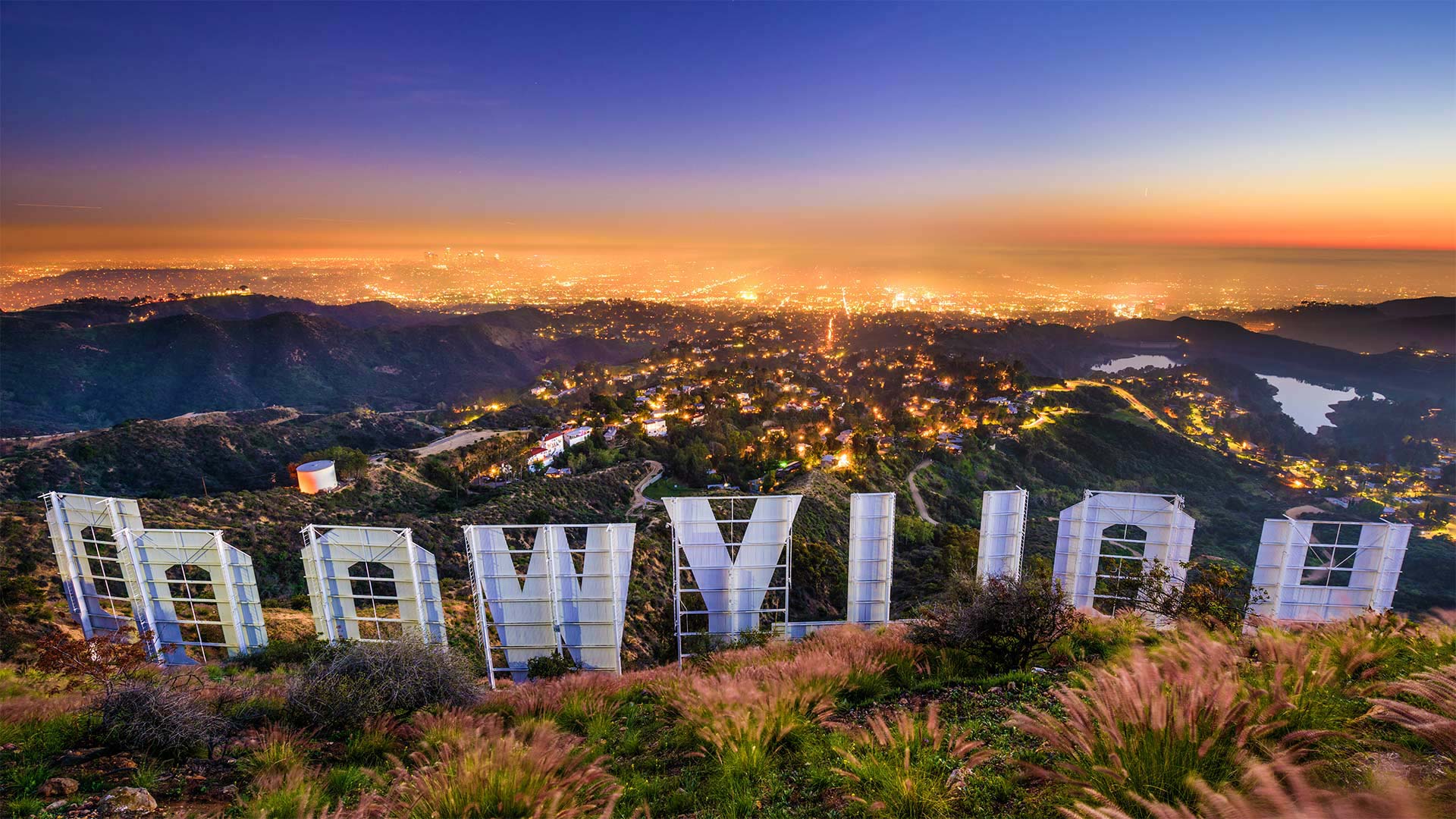 Hollywood Sign mit Blick auf Los Angeles, Kalifornien, USA (© Sean Pavone/Shutterstock)(Bing Deutschland)