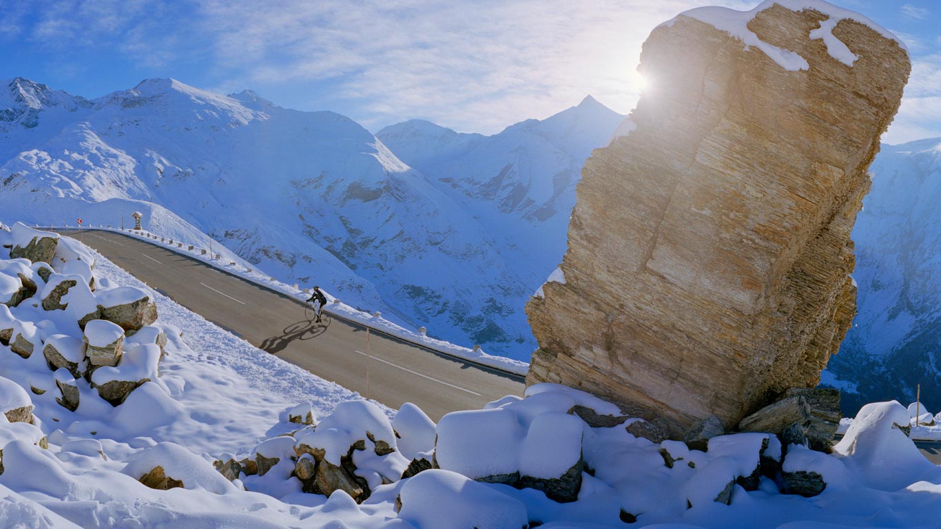 Radrennfahrer auf der Großglockner-Hochalpenstraße, Kärten, Österreich (© SIME/eStock Photo)(Bing Deutschland)