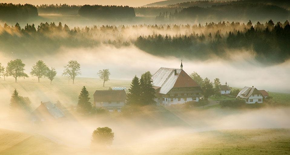 Bauernhof Unterfallengrundhof in Gütenbach, Schwarzwald, Baden-Württemberg, Deutschland (© PS Belenos/Huber/4Corners ) &copy; (Bing Germany)