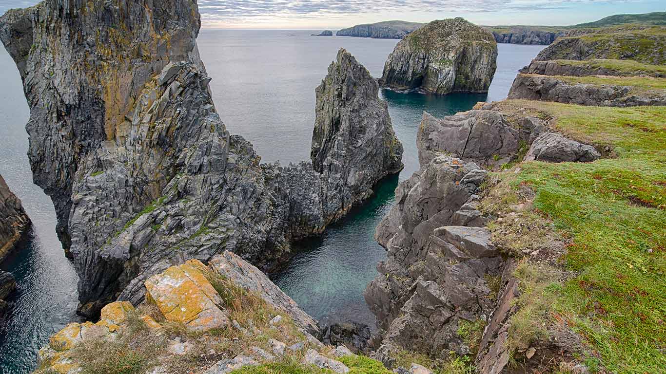 Cliffs at Spillars Cove, Nfld. (© Scott Leslie/Minden Pictures)(Bing Canada)