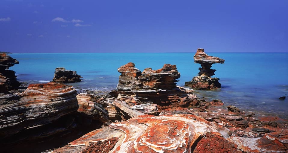 Eroded rock formations at Roebuck bay, on the coast south of Broome, in Western Australia – Ted Mead/Photolibrary &copy; (Bing Canada)