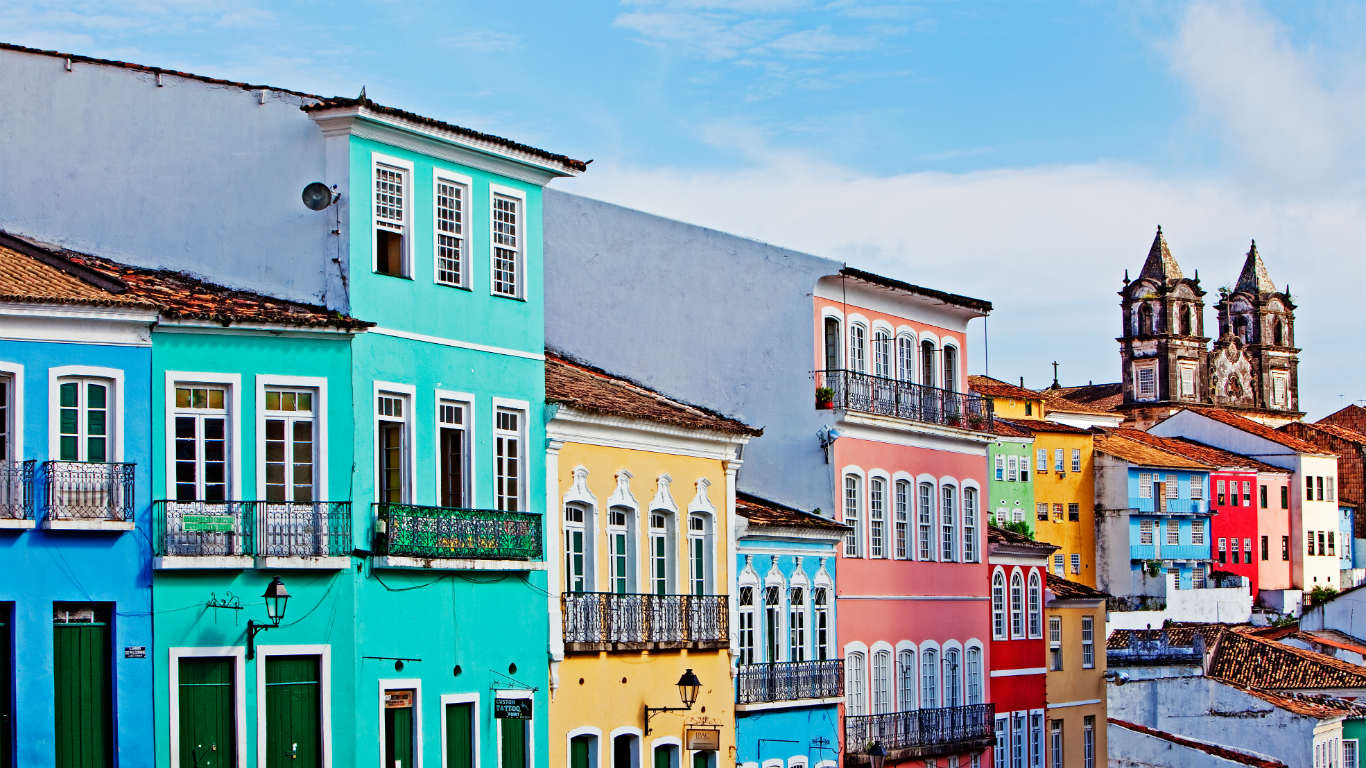 View of painted buildings, Salvador Bahia, Brazil (© John W Banagan/Getty Images)(Bing Canada)