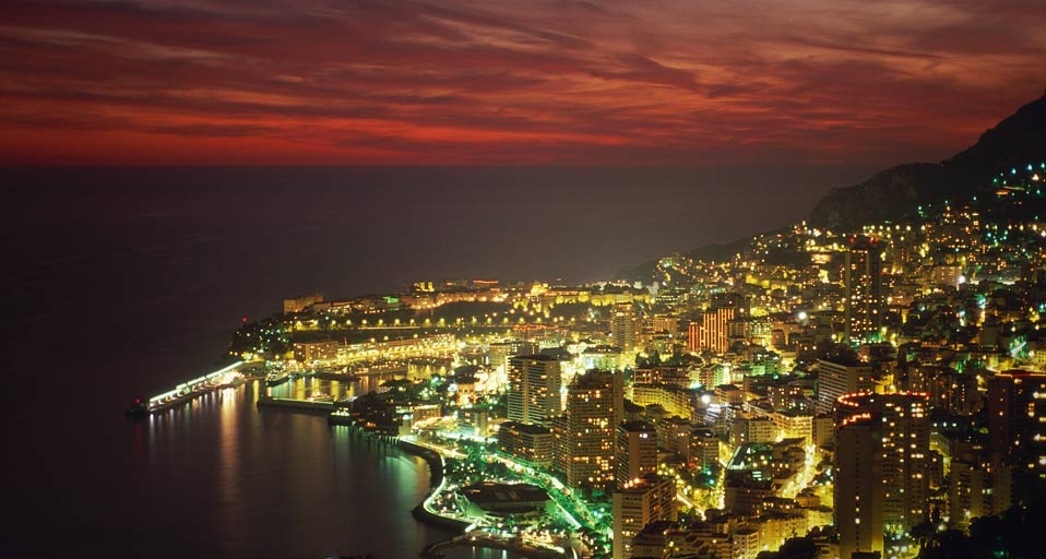 摩纳哥蒙特卡洛的夜景 (© Sergio Pitamitz/Corbis) &copy; (Bing China)
