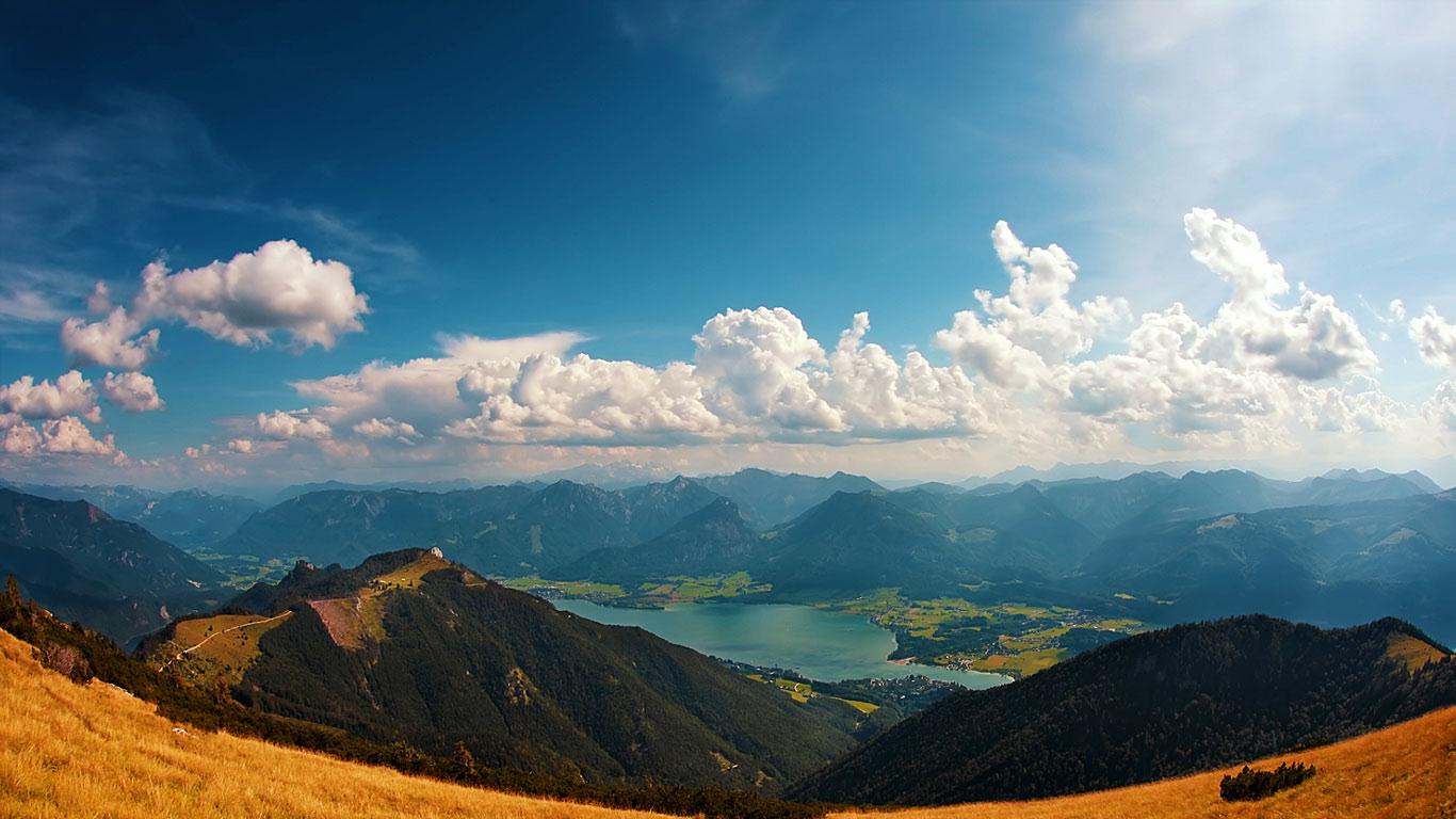 奥地利萨尔茨卡默古特湖区的圣沃夫冈湖 (© GT Image/Getty Images)(Bing China)