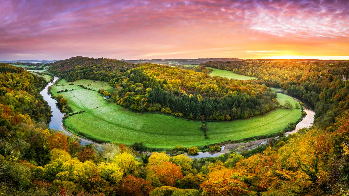 Symonds Yat Rock overlooking the River Wye in Herefordshire, England (© Ahmad Alsharhan/Alamy)(Bing New Zealand)
