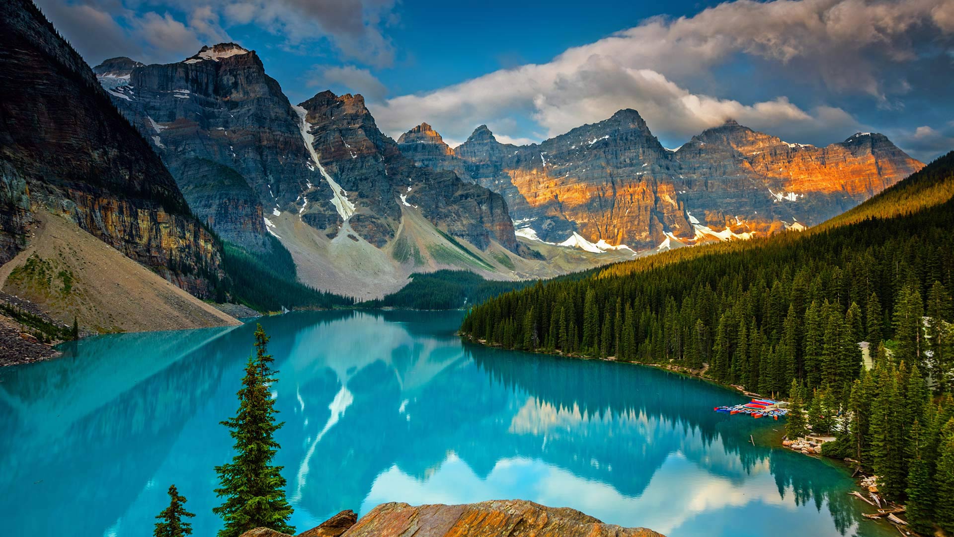 Moraine Lake in Banff National Park, Alta. (© Schroptschop/Getty Images)(Bing Canada)