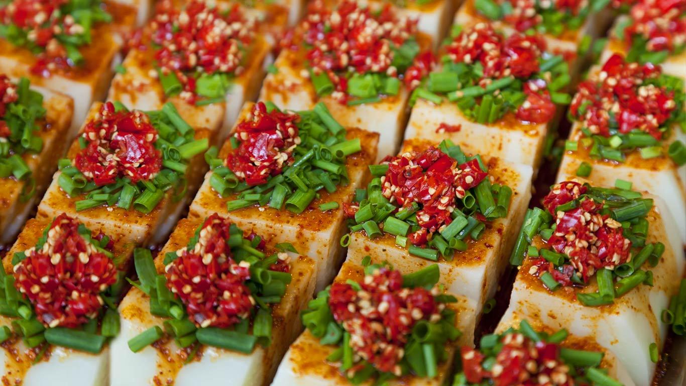 四川成都的街边小吃 (© Peter Adams/Photolibrary/Getty Images)(Bing China)