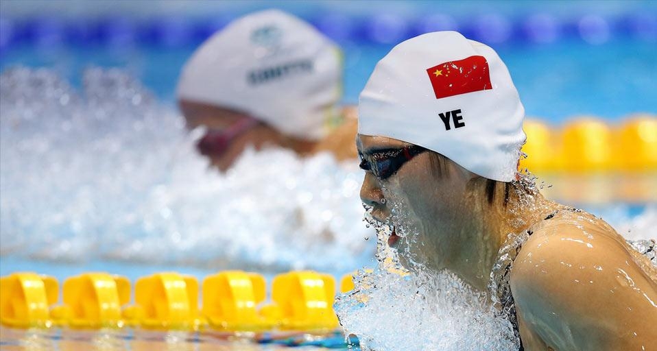 2012年7月31日伦敦奥运水上运动中心内，女子200米个人混合泳决赛中的叶诗文 (© Al Bello/Getty Images) &copy; (Bing China)