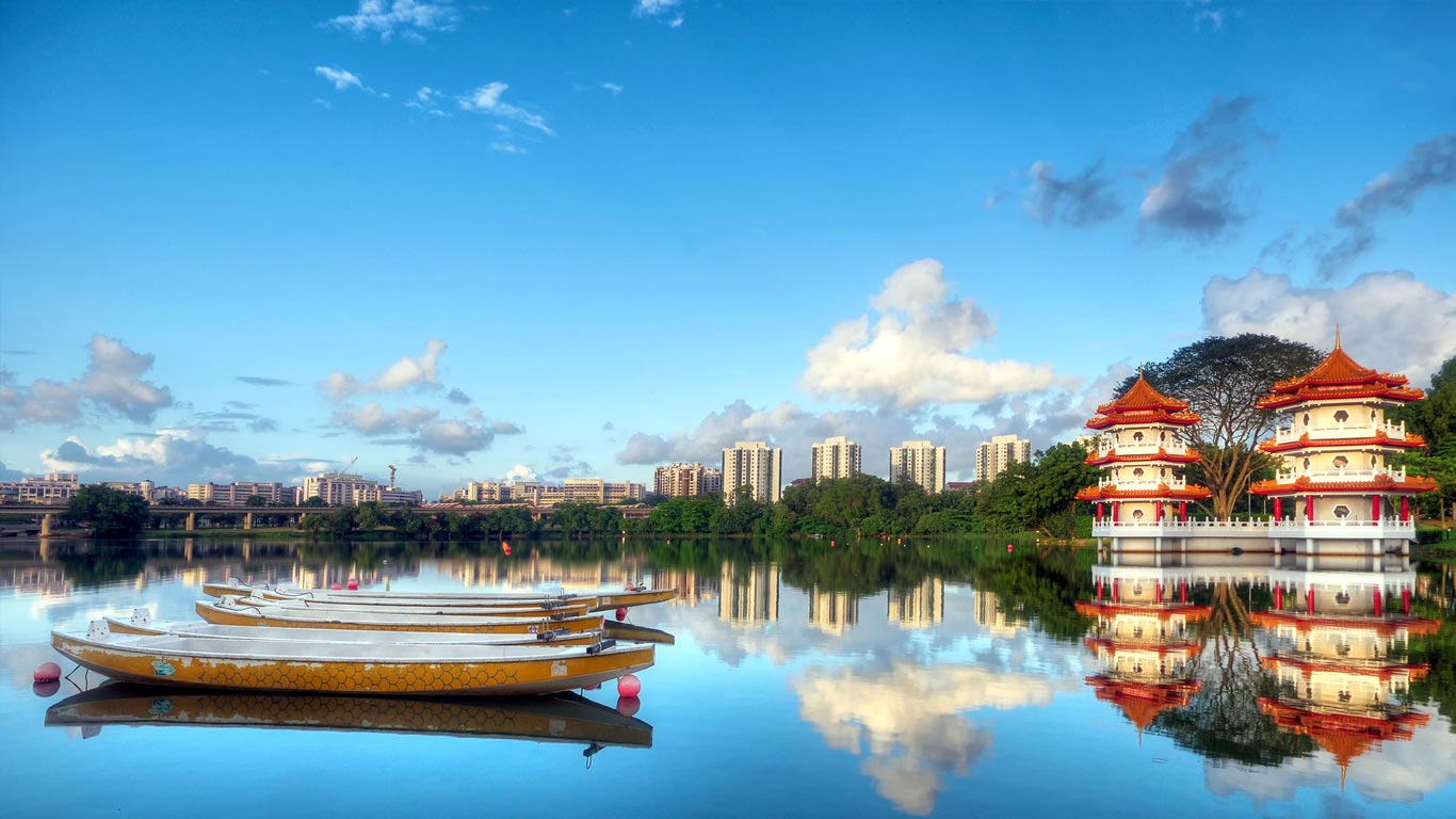 新加坡，从裕廊湖眺望裕华园(中国花园) (© Salvador III Manaois/Alamy)(Bing China)