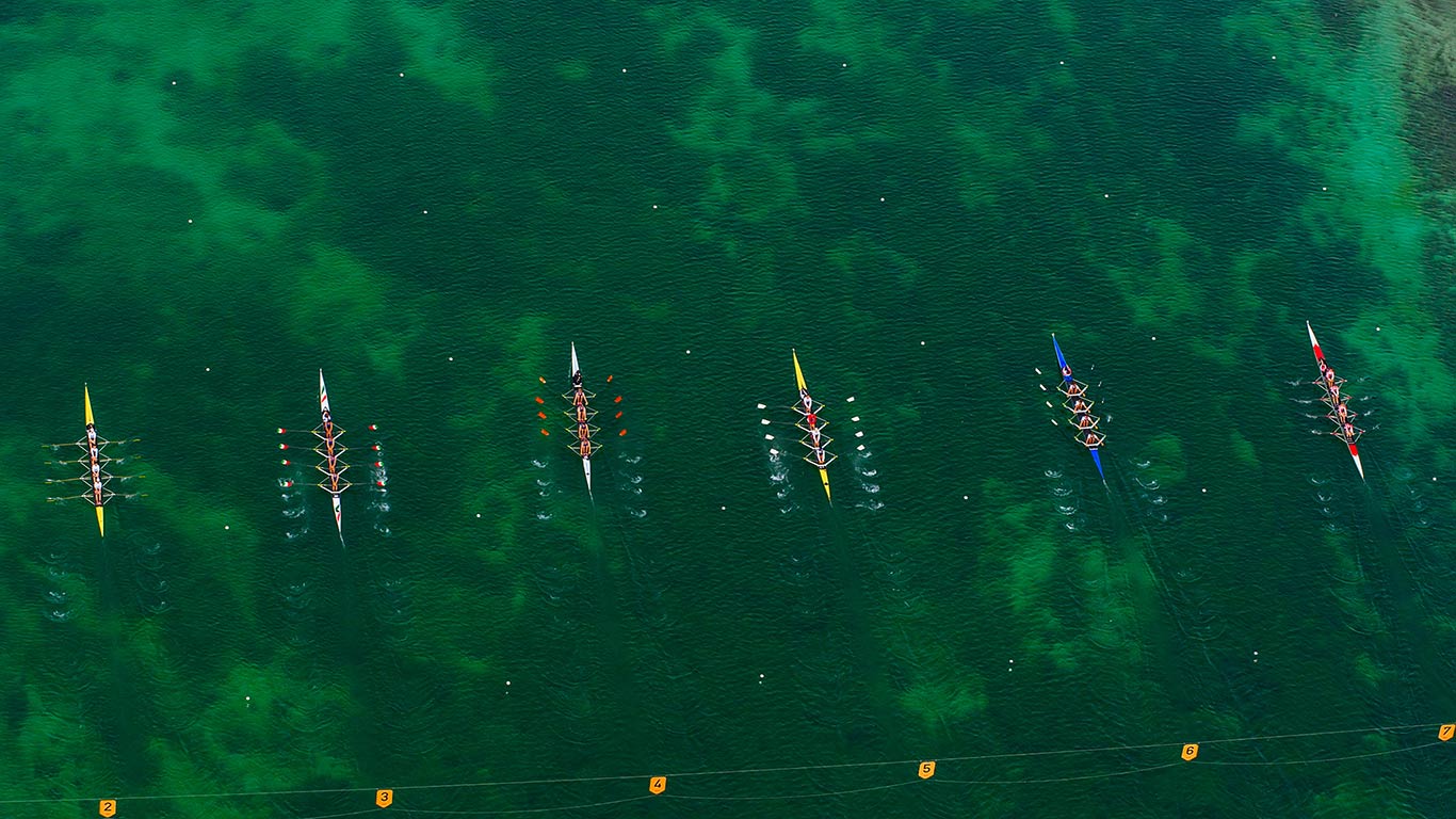 Ruderboote auf der Regattastrecke bei Oberschleißheim, Bayern, Deutschland (© Delta Image/Westend61 GmbH/Alamy Stock Photo)(Bing Deutschland)