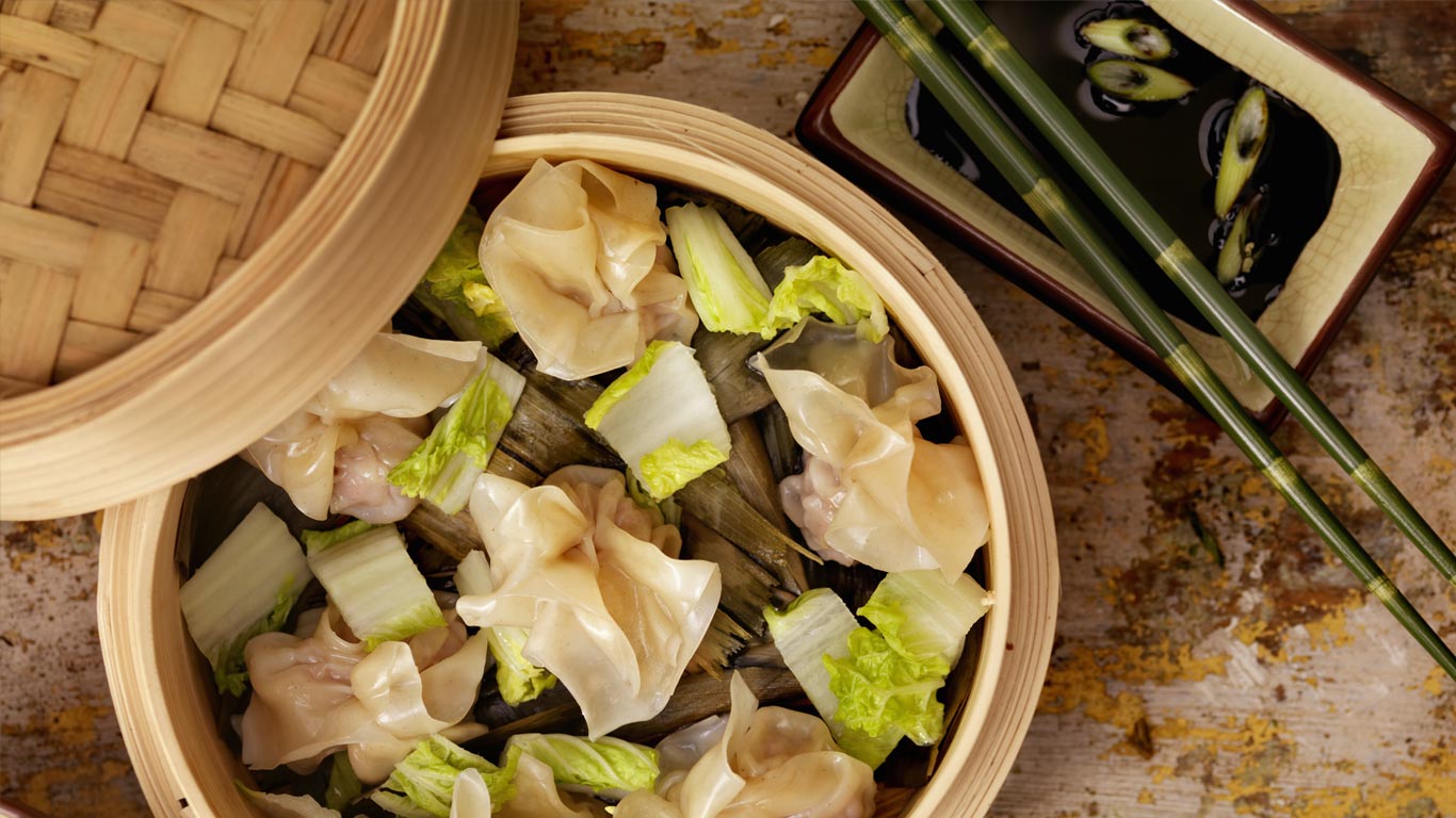 蒸笼中的蒸馄饨 (© Lauri Patterson/Vetta/Getty Images)(Bing China)
