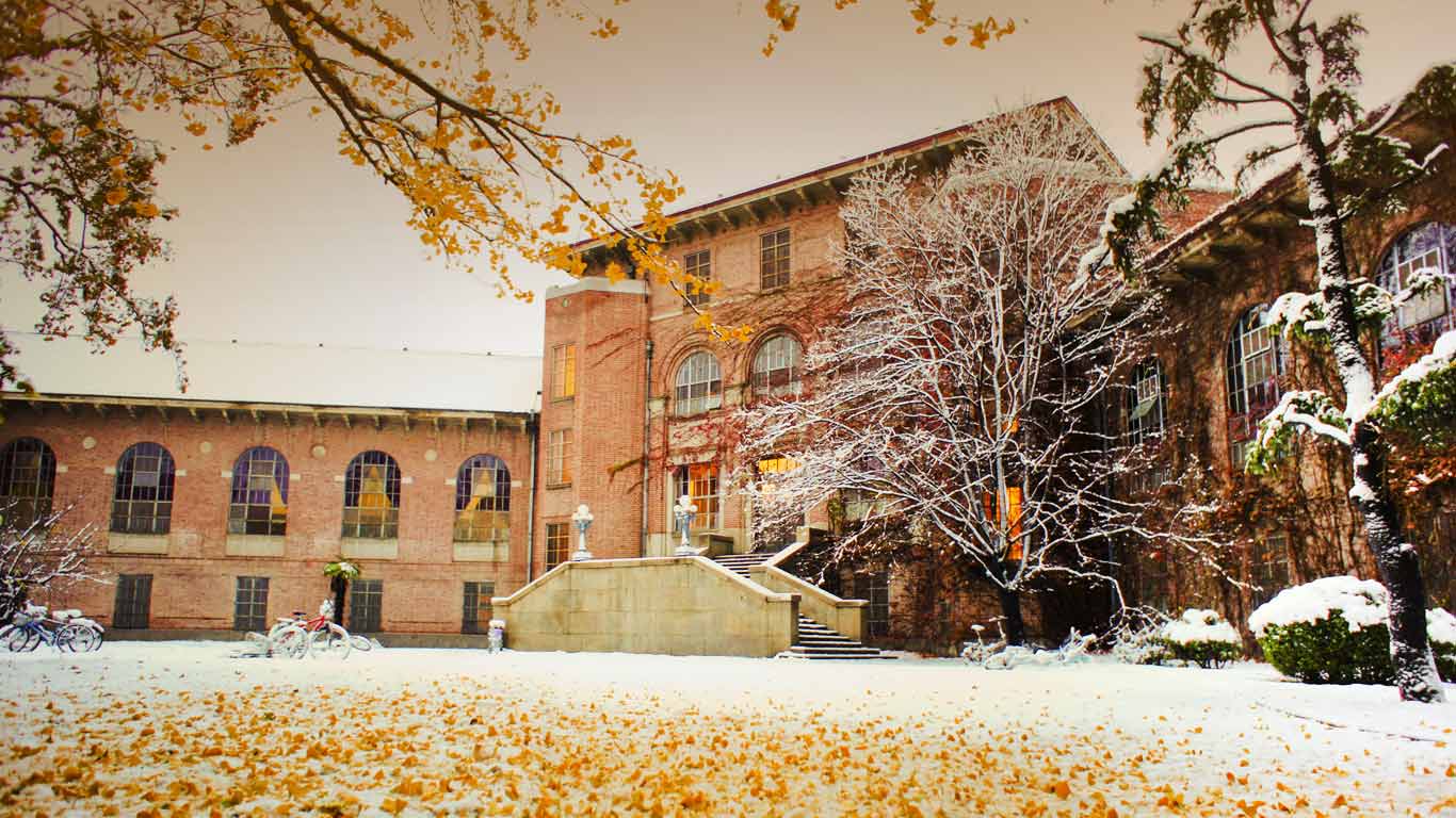 北京清华大学图书馆老馆 (© Yu Cui/Tsinghua University)(Bing China)
