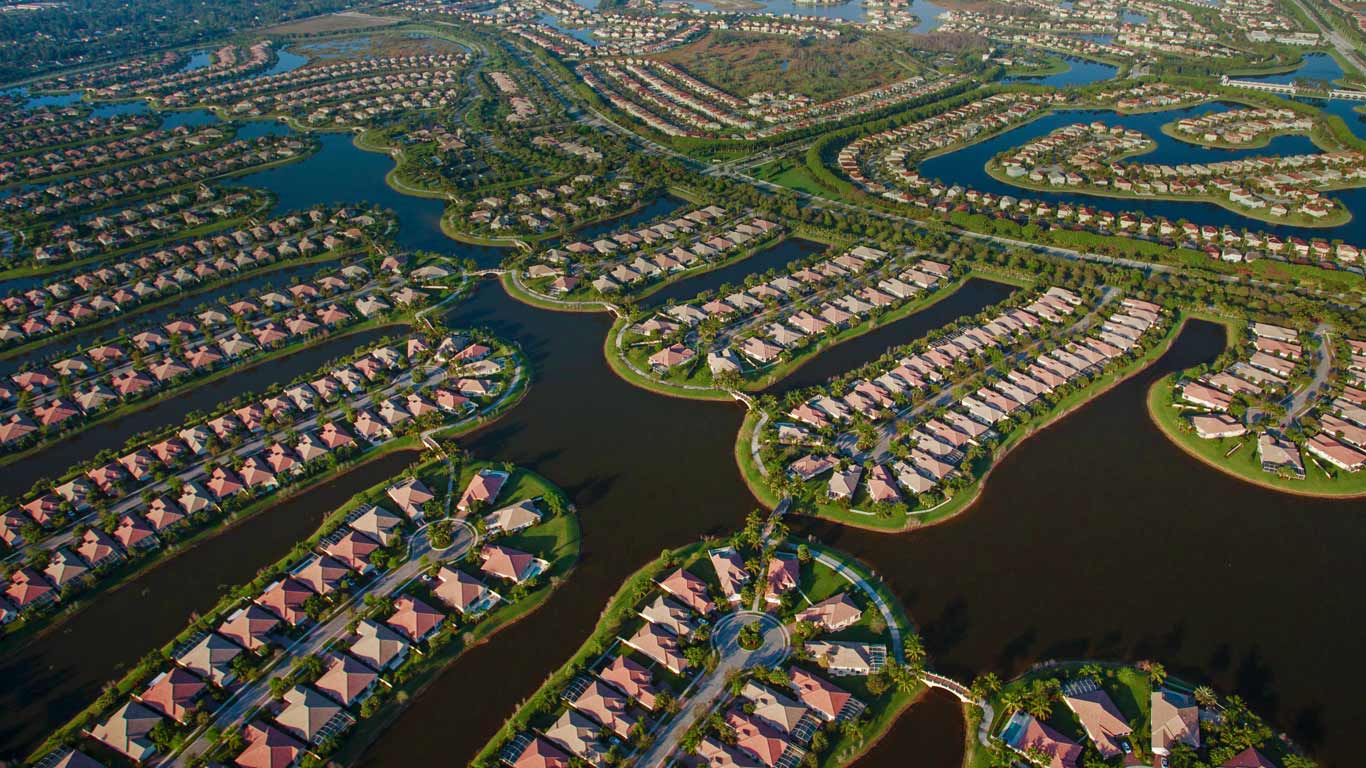 美国佛罗里达州，西棕榈滩的房屋 (© Paul Nicklen/Corbis)(Bing China)