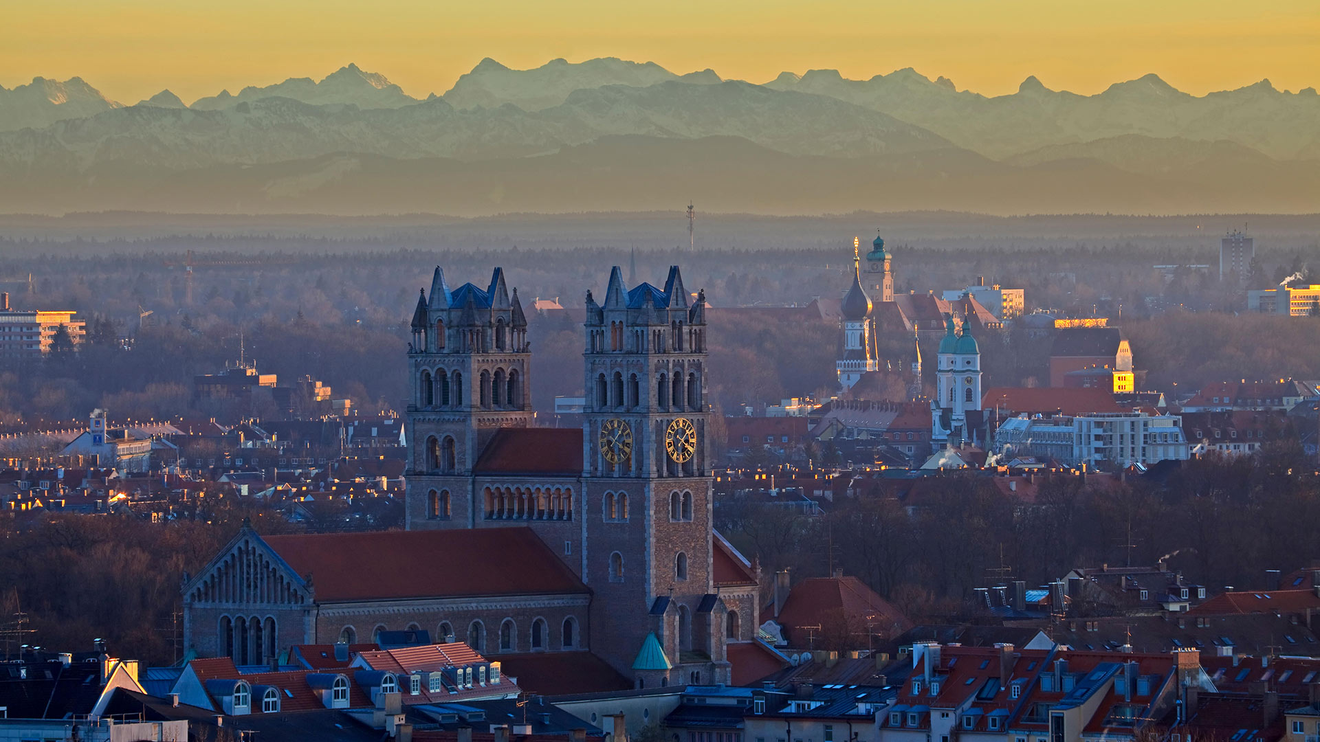Kirche St. Maximilian, München, Bayern (© Rolf Hicker/All Canada Photos/Alamy Stock Photo)(Bing Deutschland)