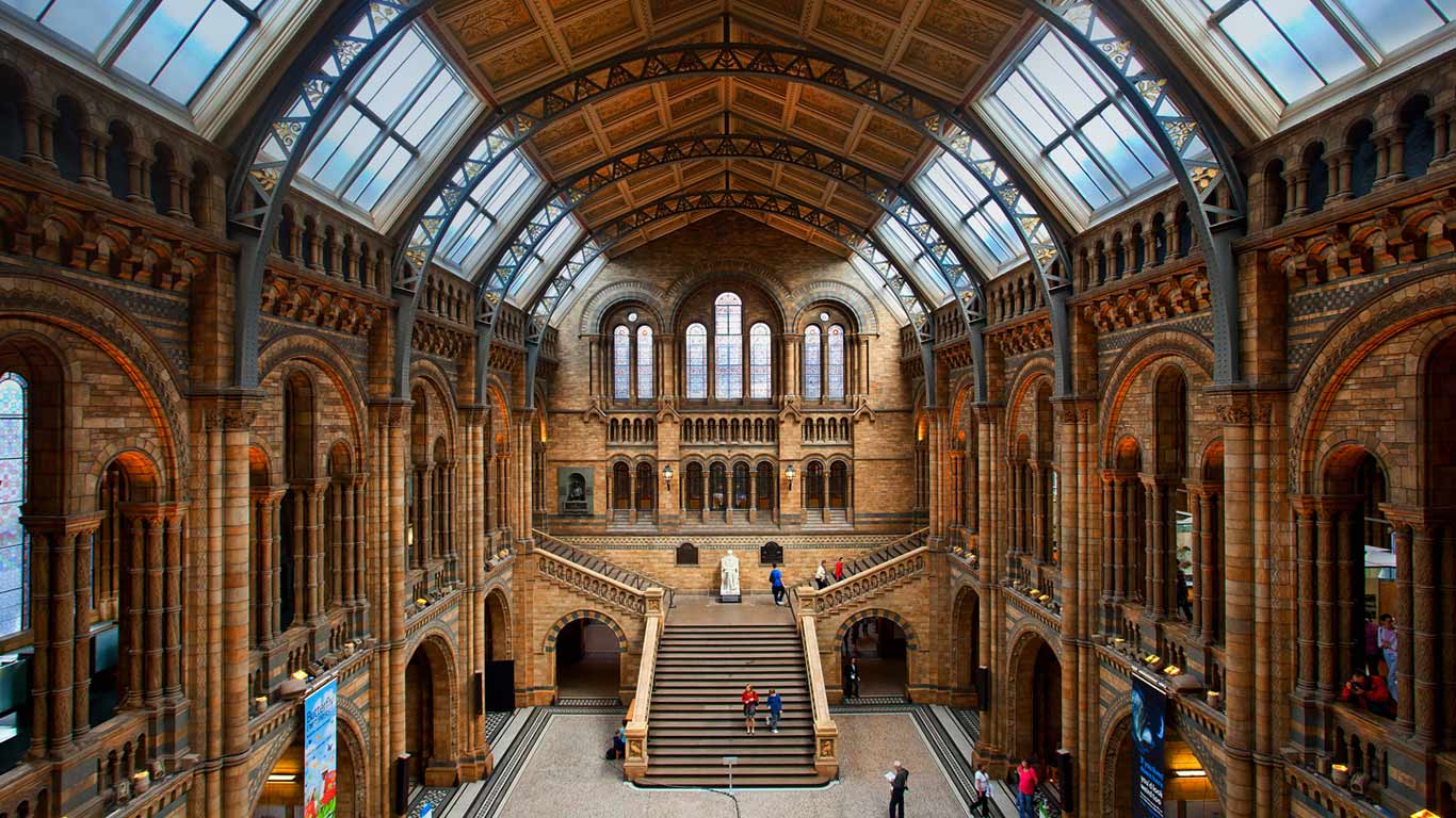 Central Hall of the Natural History Museum, London, United Kingdom (© John Kellerman/Alamy)(Bing Canada)