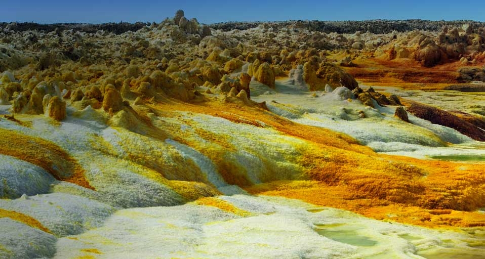 埃塞俄比亚吉尔宽干谷火山爆发后形成的硫黄地表景观 -- Radius Images/Corbis &copy; (Bing China)