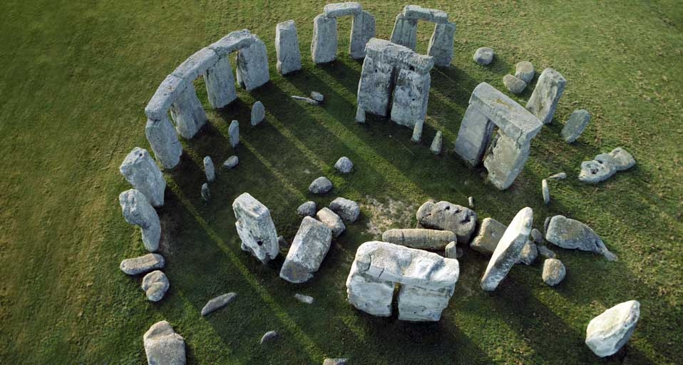 英国威尔特郡的巨石阵 -- Peter Arkell/Photolibrary &copy; (Bing China)