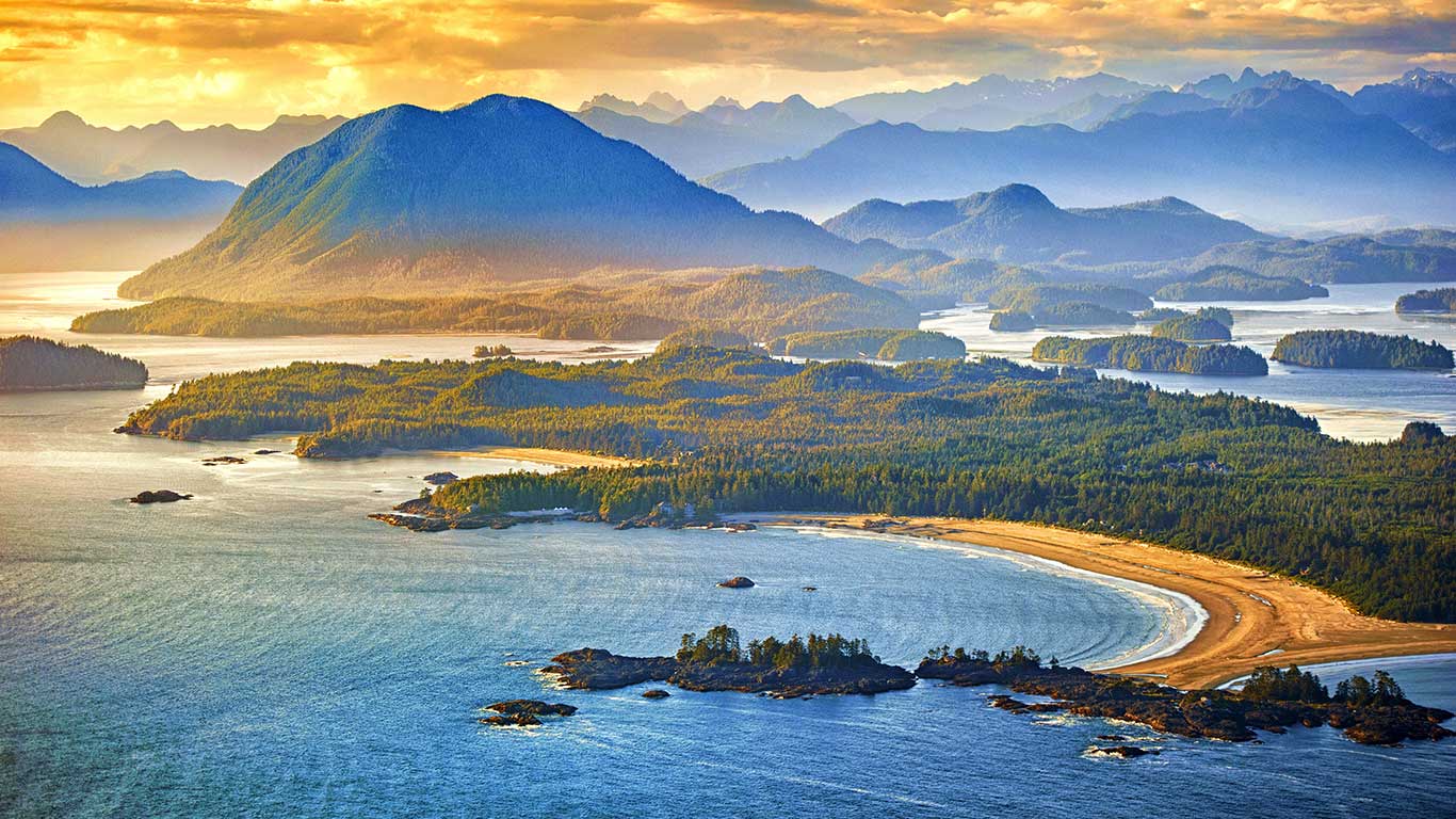 Aerial shot of Tofino with Clayoquot Sound, British Columbia, Canada (© Arnab Banerjee/Tandem Still + Motion)(Bing New Zealand)