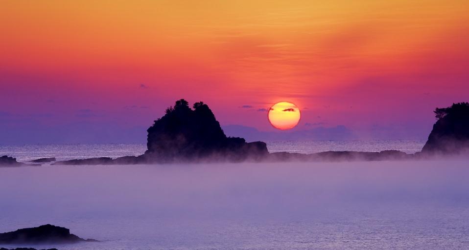 ｢荒船海岸｣和歌山, 串本町 (© JTB Photo/ageFOTOSTOCK) &copy; (Bing Japan)