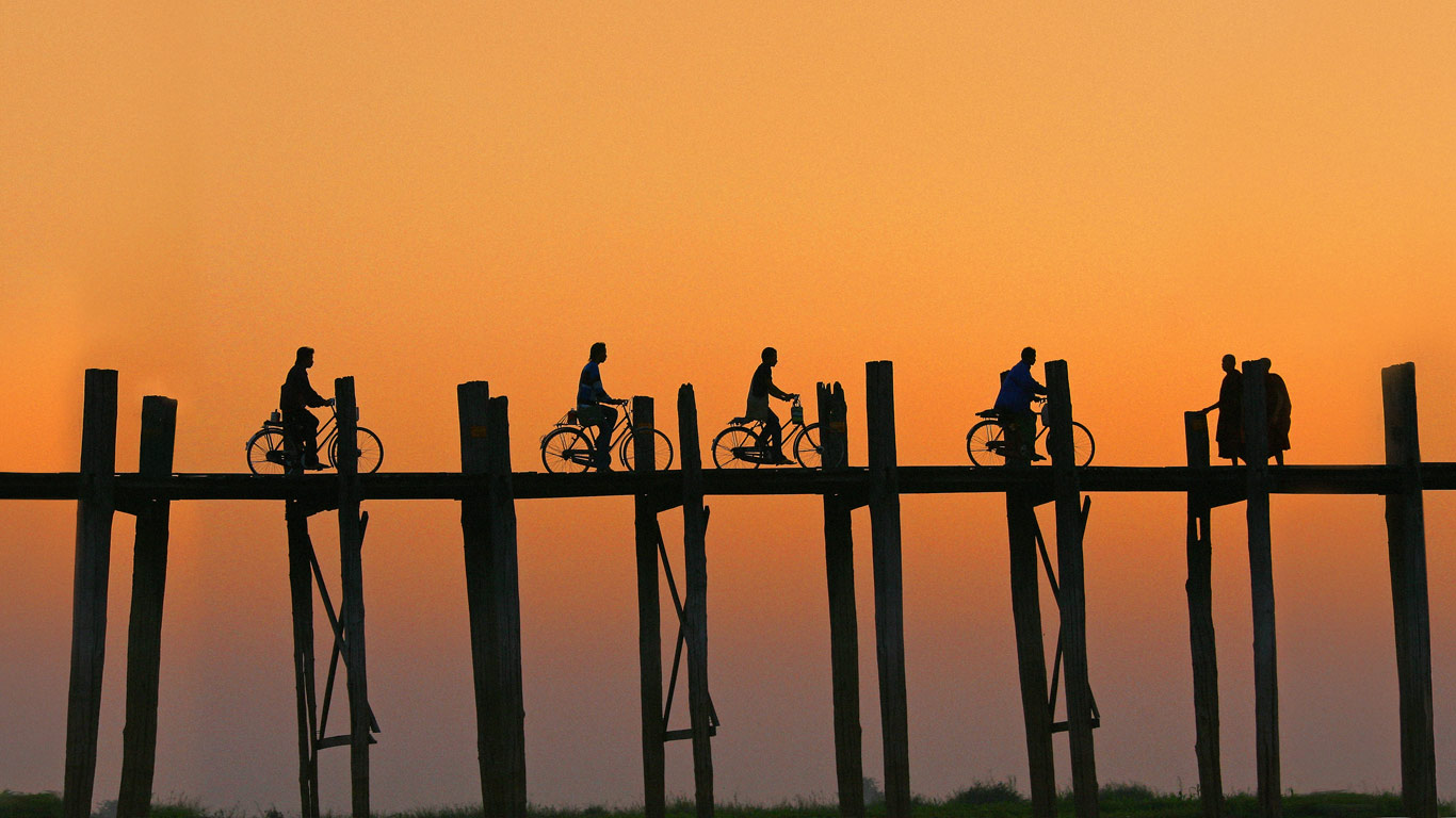 缅甸，阿玛拉普拉古城，乌本桥 (© Moment Select/Getty Images)(Bing China)