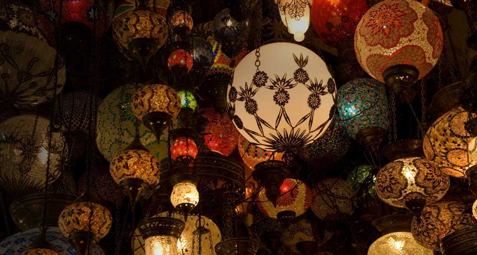 土耳其伊斯坦布尔集市里的灯笼 -- Jeremy Horner/Corbis &copy; (Bing China)