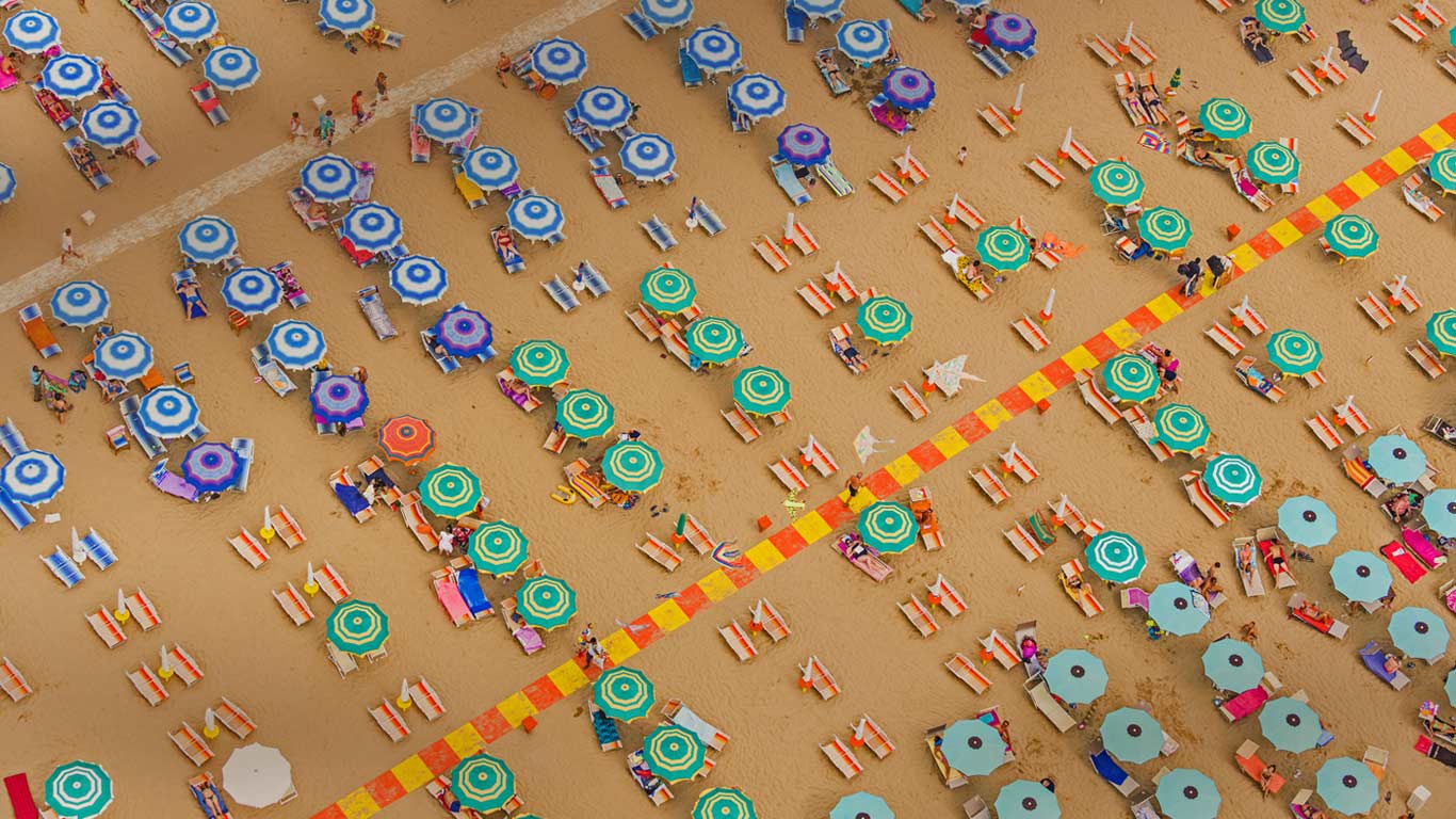 意大利，罗马涅地区，亚得里亚海岸的海滨度假胜地 (© Bernhard Lang/Getty Images)(Bing China)