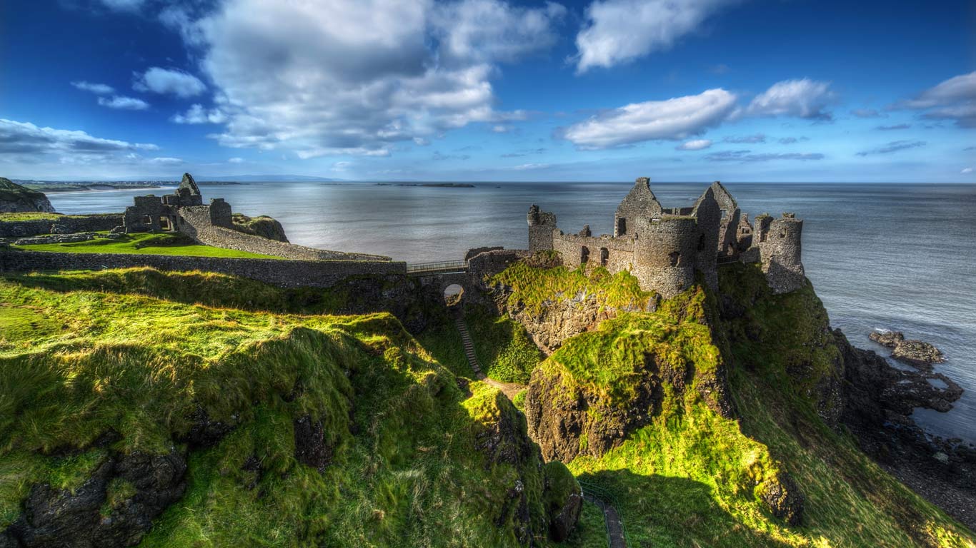 Dunluce Castle, County Antrim, Northern Ireland (© Gareth Wray/Getty Images)(Bing Canada)
