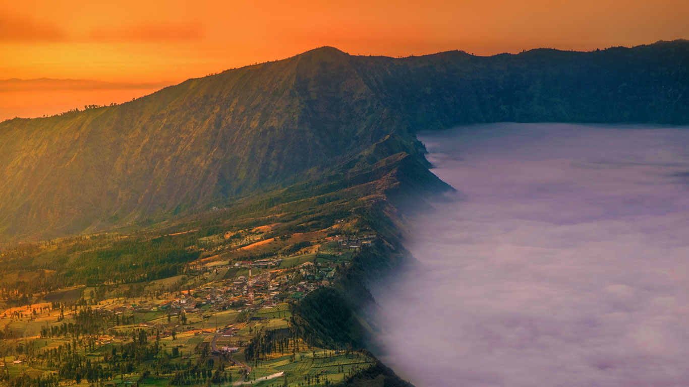 印度尼西亚，靠近东爪哇的喇旺小镇 (© Nat Wimolsiri/REX Shutterstock)(Bing China)
