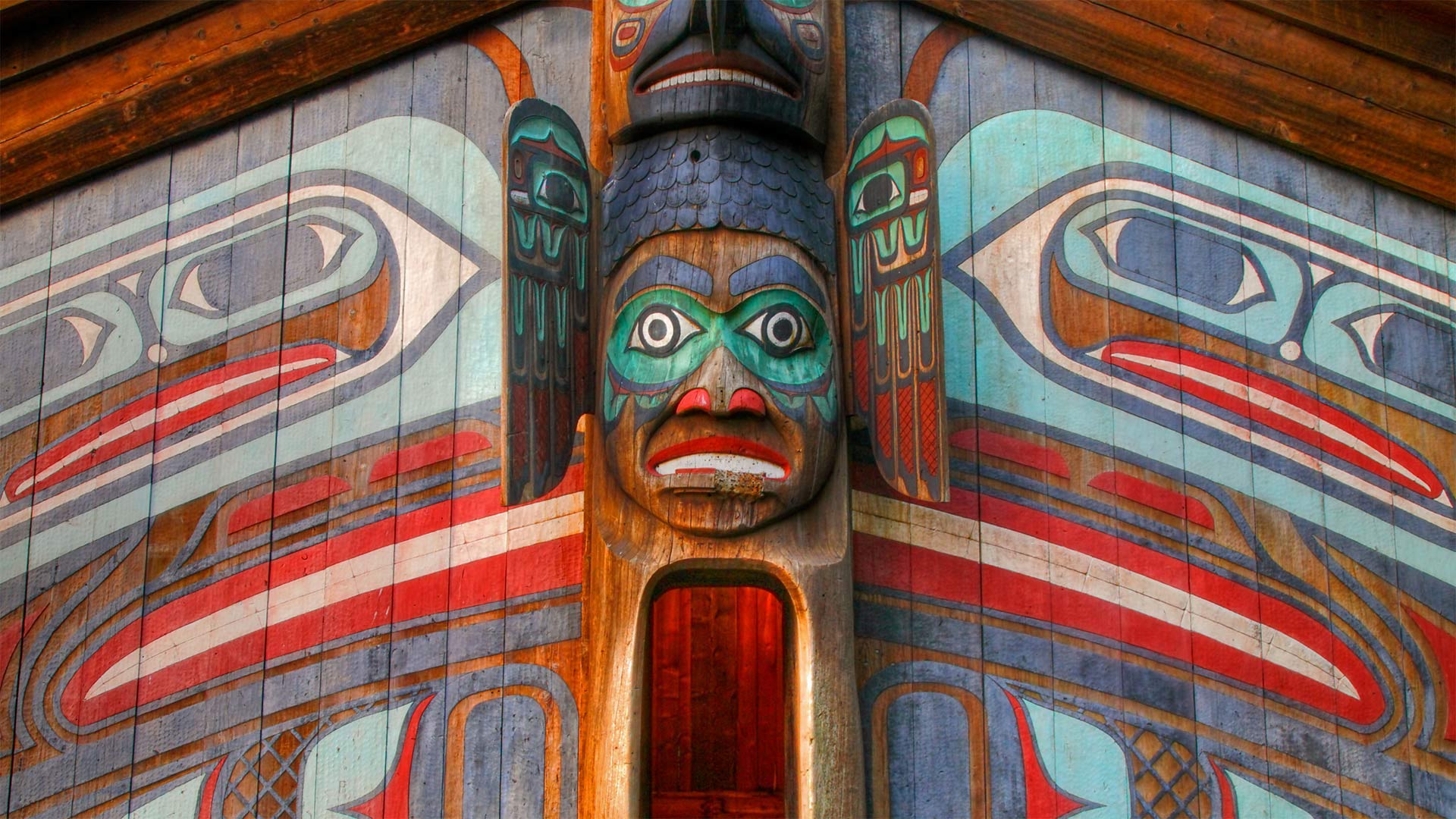 The Clan House at Totem Bight State Historical Park near Ketchikan, Alaska (© Ron Niebrugge/Alamy)(Bing United States)