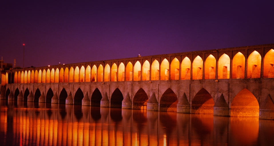 Bridge of 33 Arches, Esfahan, Iran -- Rob Howard/Corbis &copy; (Bing Canada)
