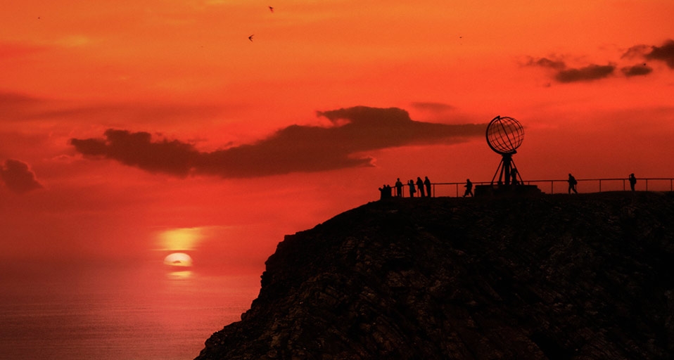 挪威北角的午夜太阳 (© SIME/estock) &copy; (Bing China)