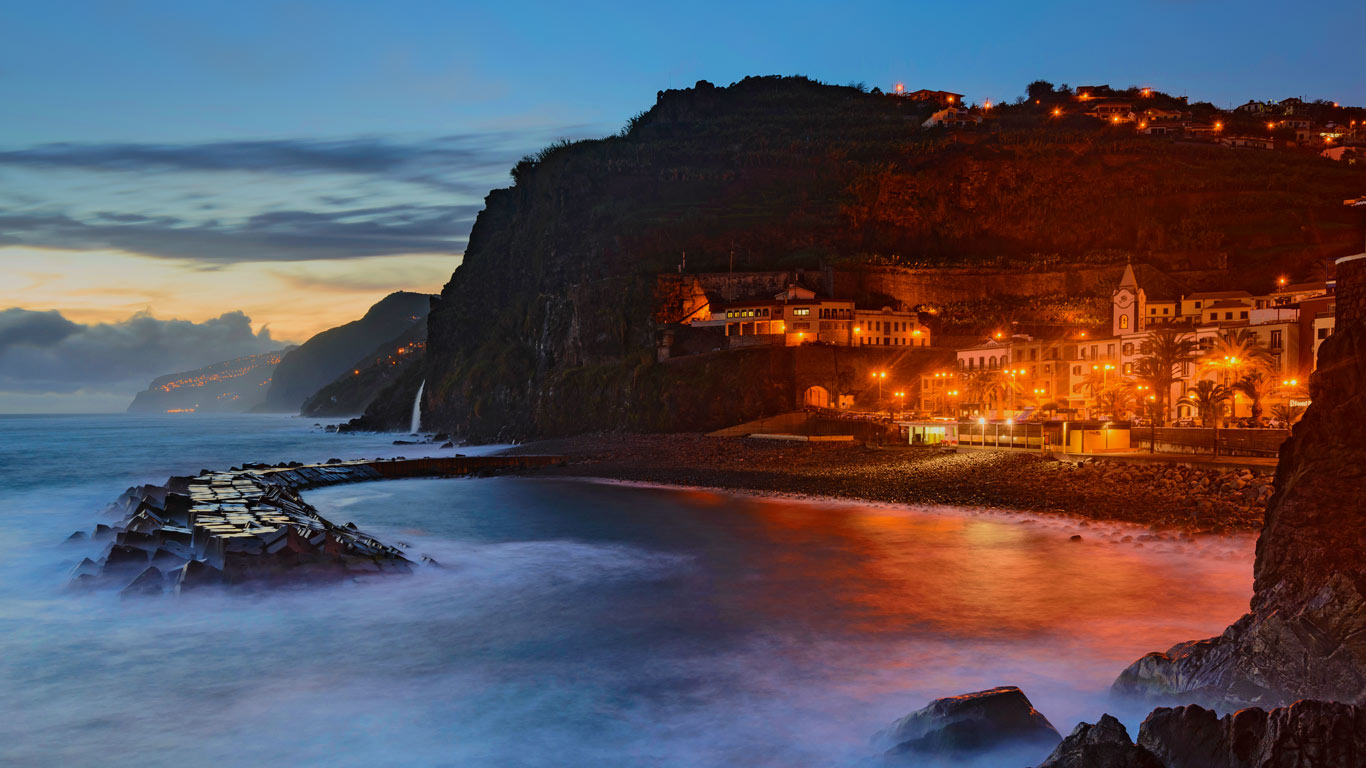 葡萄牙马德拉岛，蓬塔-杜索尔 (© Mikael Svensson/Johner/plainpicture)(Bing China)